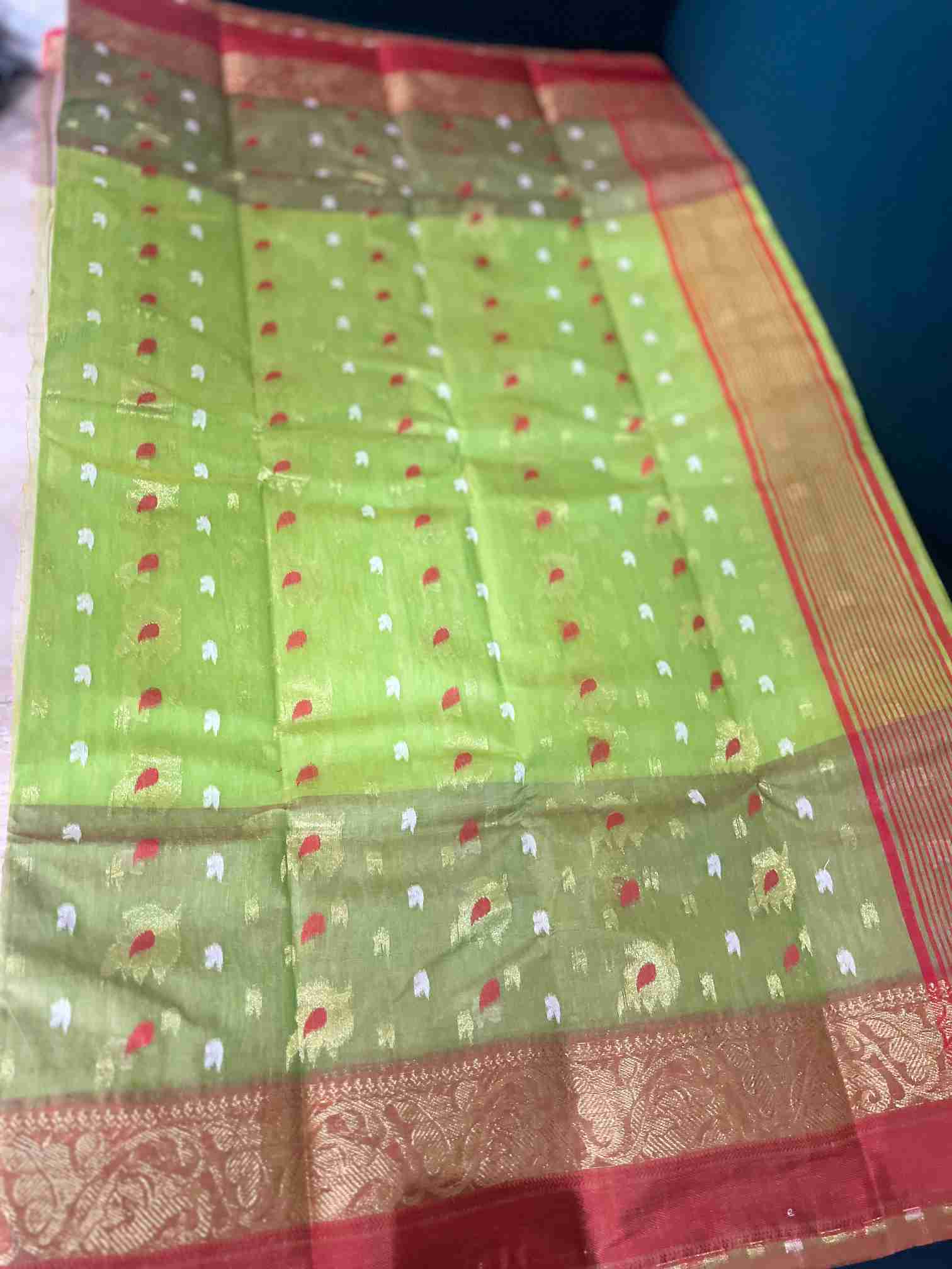 Bengal Tant Cotton Saree in Leaf Green with Buti Motifs