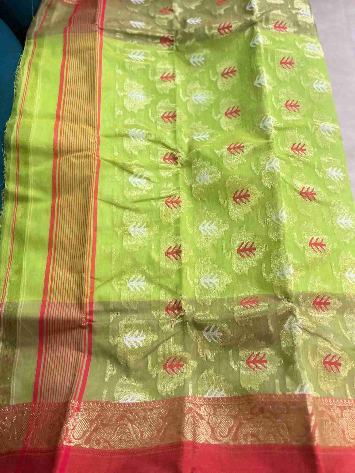 Bengal Tant Cotton Saree in Leaf Green with Buti Motifs